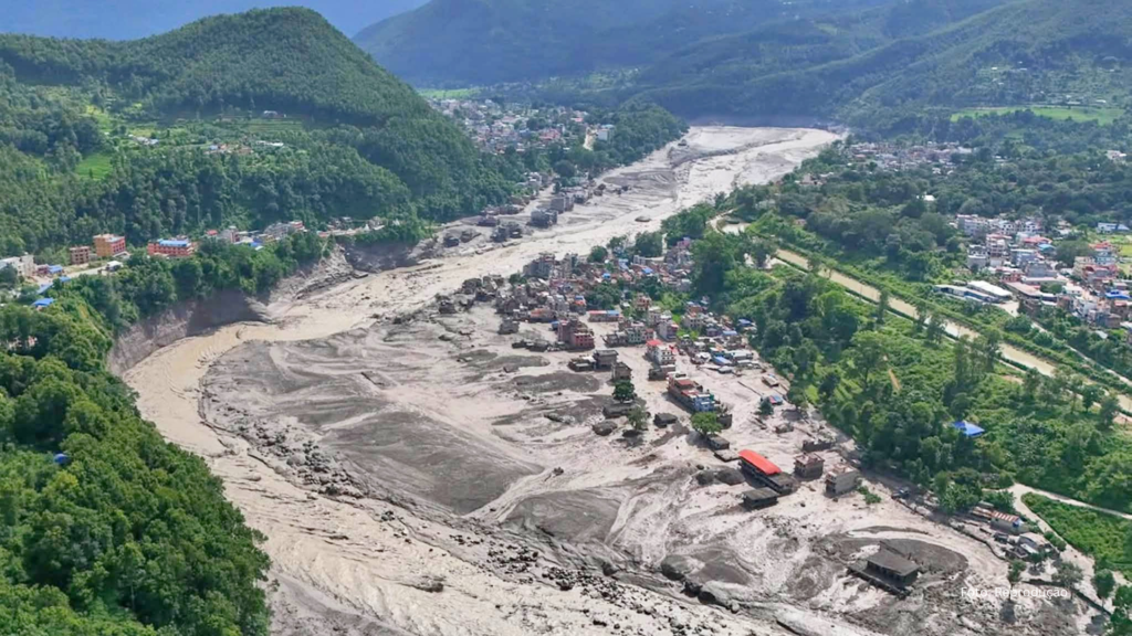 Número de mortos no Nepal e no Tibete segue aumentando após o desastre natural (Vídeo)