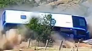 Tragédia em Goiás: Imagens do acidente que deixou cinco pessoas mortas e 21 feridas (Vídeo)