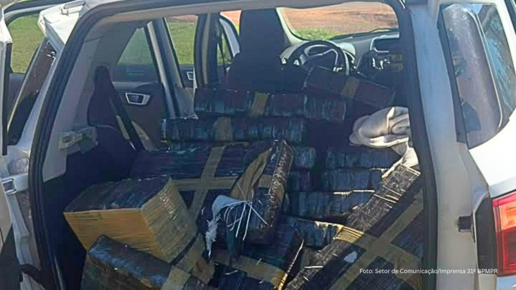 Após tentativa de fuga, PM apreende 235 kg de entorpecentes e veículo com alerta de roubo (Vídeo)