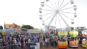 Rua do Recreio reúne crianças e famílias com diversão gratuita no Parque de Diversões (Vídeo)