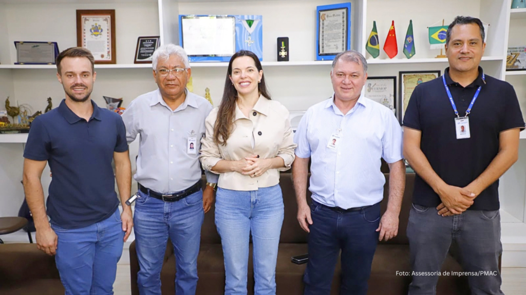Franciane Micheletto recebe representantes da Sanepar para tratar de saneamento e ações preventivas