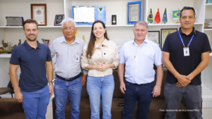 Franciane Micheletto recebe representantes da Sanepar para tratar de saneamento e ações preventivas